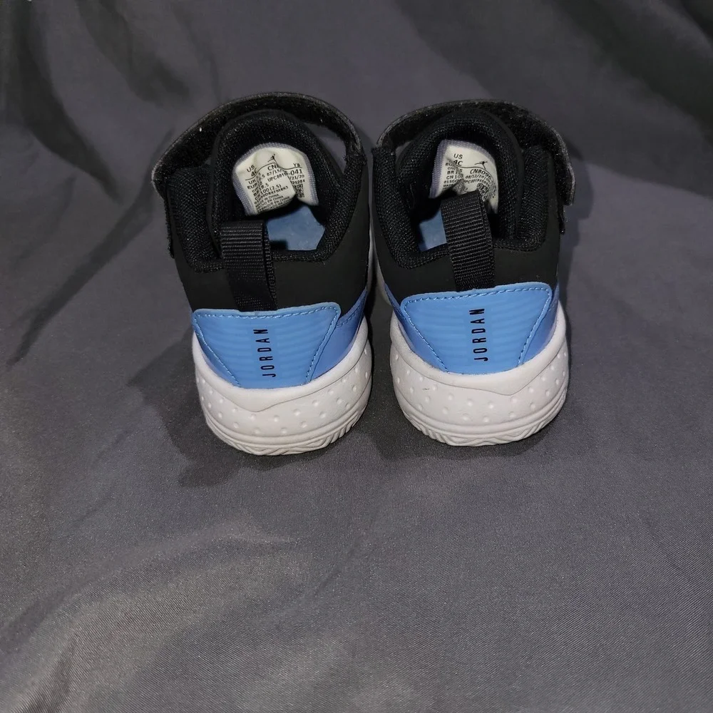 Jordan Ma Aura Black Blue White Toddler Size 4C shoes Sneakers